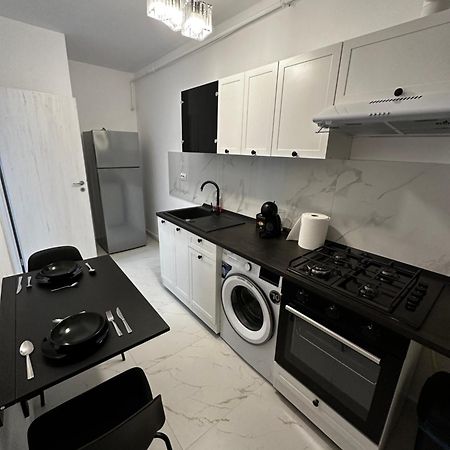Stylish Apartment Militari - Parking Spot Chiajna Luaran gambar